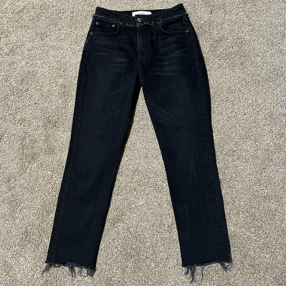 Julia Jean - Picture 2 of 6